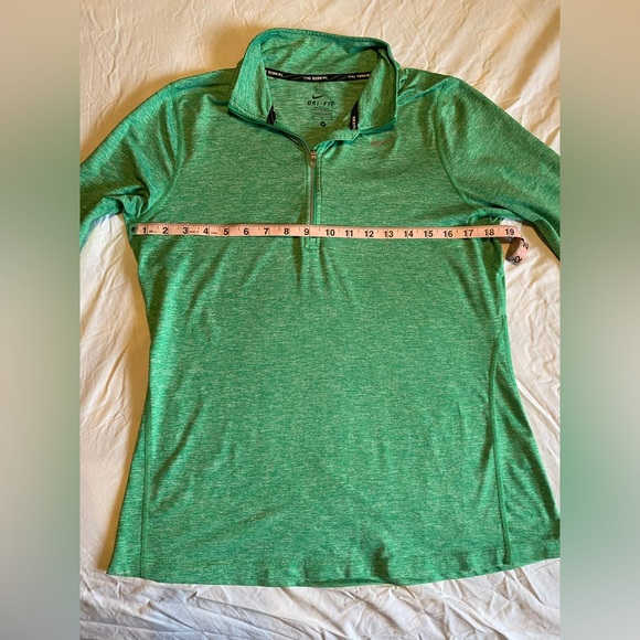 Nike Running Dri Fit Women’s 1/2 Zip Top, Size M, Green, Lightweight, EUC! - Picture 3 of 11